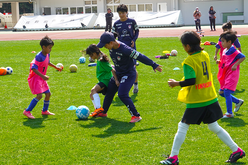 アルビレックス新潟レディースがサッカー教室とケア講習会を開催（2024/02/11）