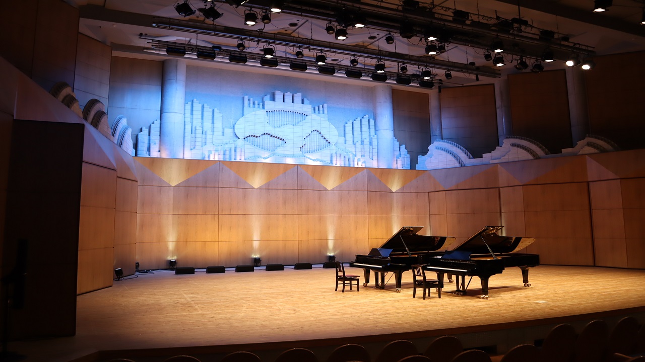 あっち向いてピアノこっち向いてピアノ～シュガーホールで2台のピアノを弾き比べ～サムネイル画像