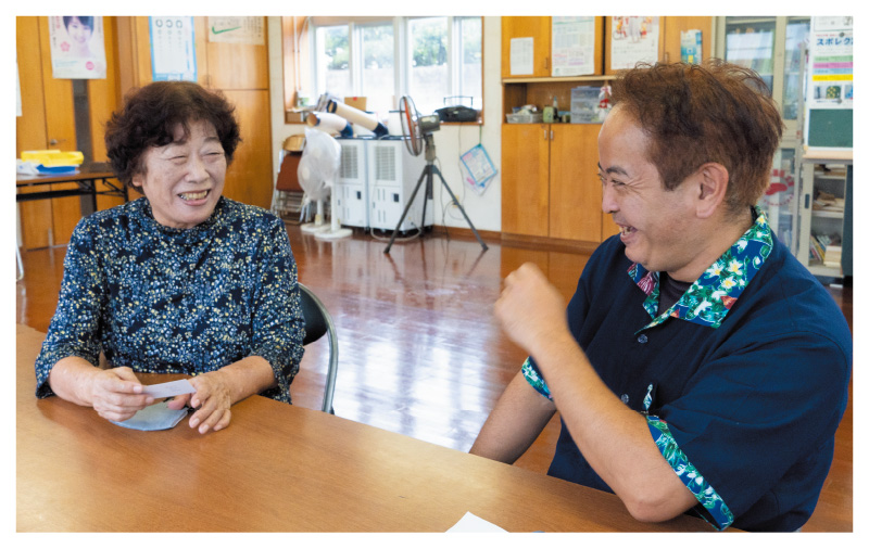 雑談する様子