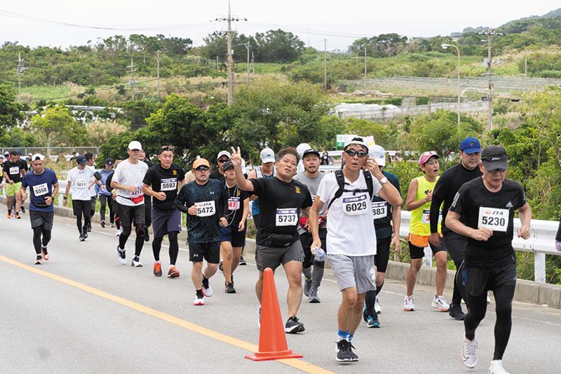 楽しみながら走るランナー