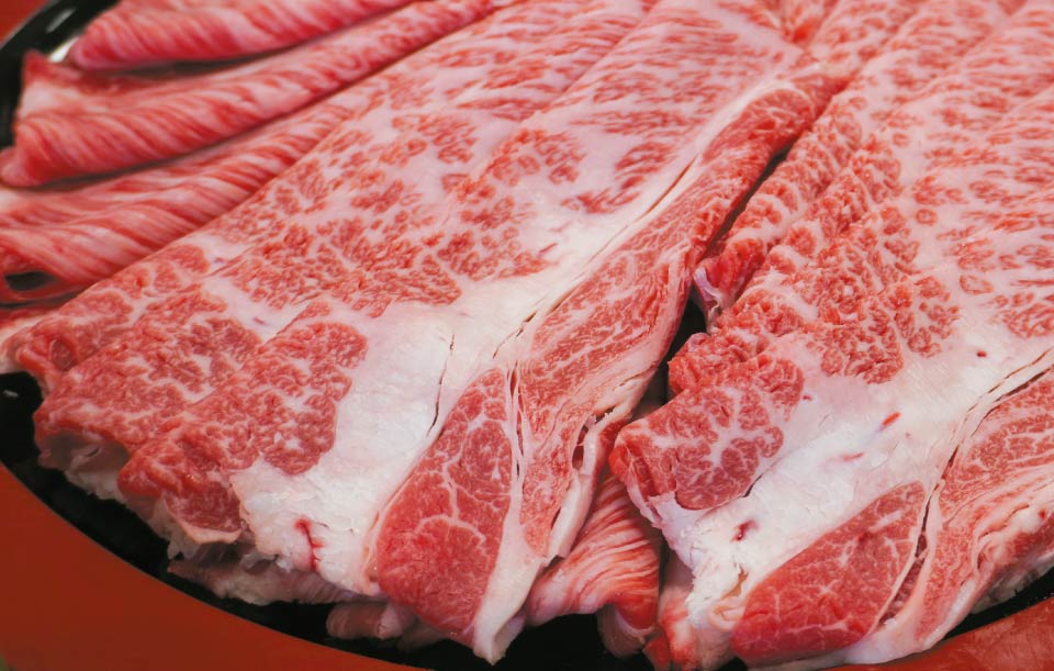 「なんじょう和牛」は成熟した雌牛ならではの、しっかりした赤身と深い旨味が特徴。