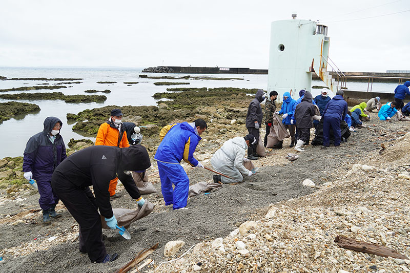 奥武島と知念海岸で軽石回収ボランティア作業（2022/03/27）