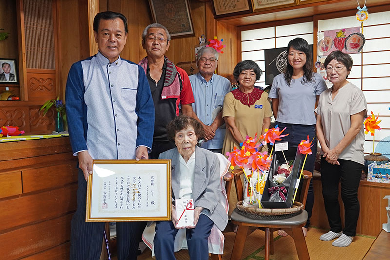 健康長寿をお祝い。カジマヤー慶祝訪問（2022/09/29）