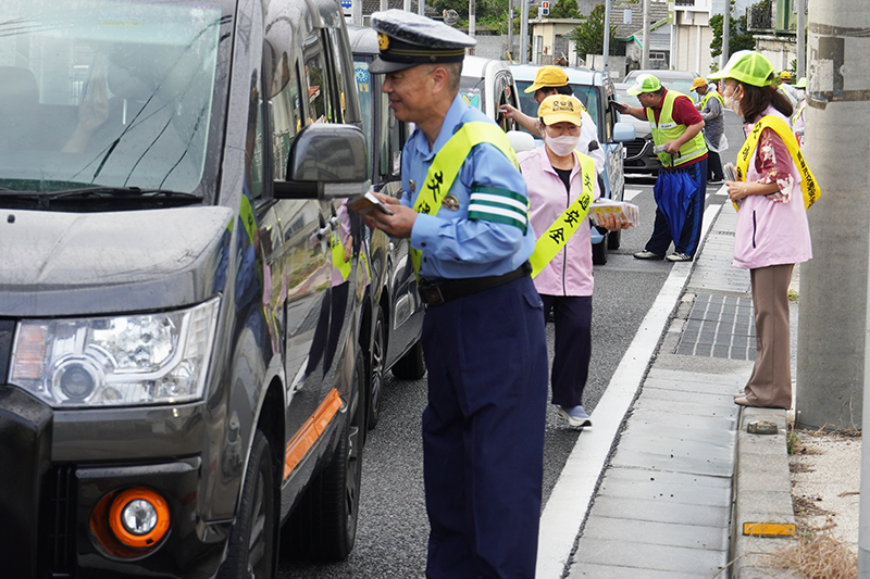 特産もずくで交通安全を呼びかける（2024/04/05）