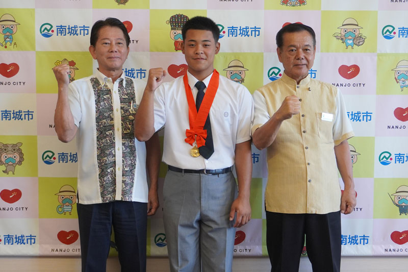 教育長、安谷屋さん、古謝市長