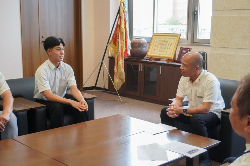 嶺井選手と大城市長