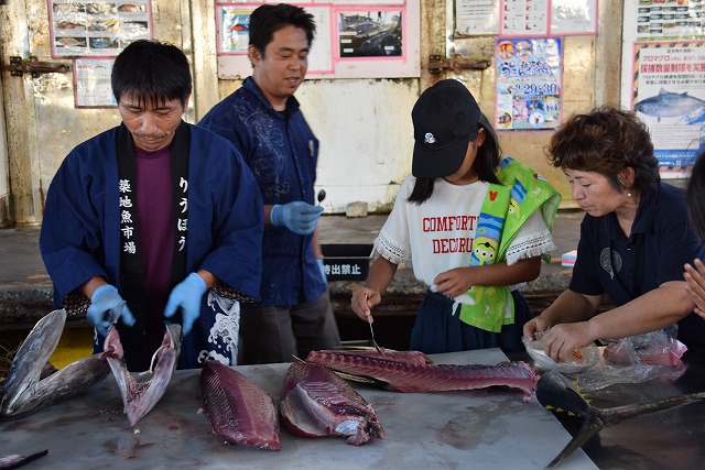 漁師の渡久山さん　今年も子ども達にマグロを寄贈