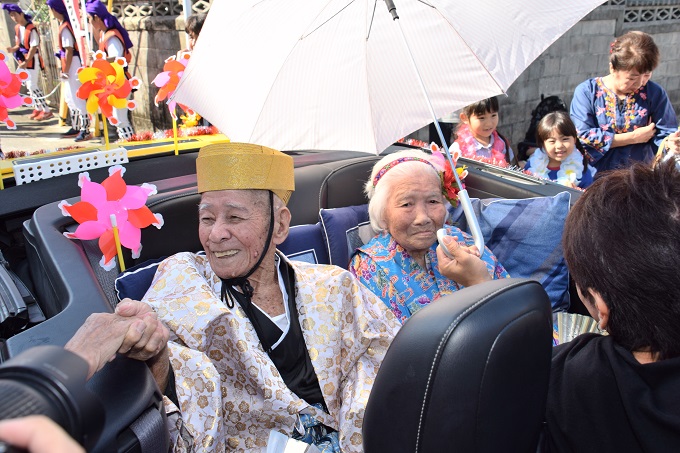 津波古区で31年ぶりのカジマヤーパレード
