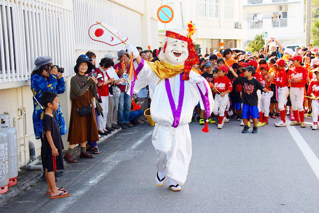 津波古区で31年ぶりのカジマヤーパレード