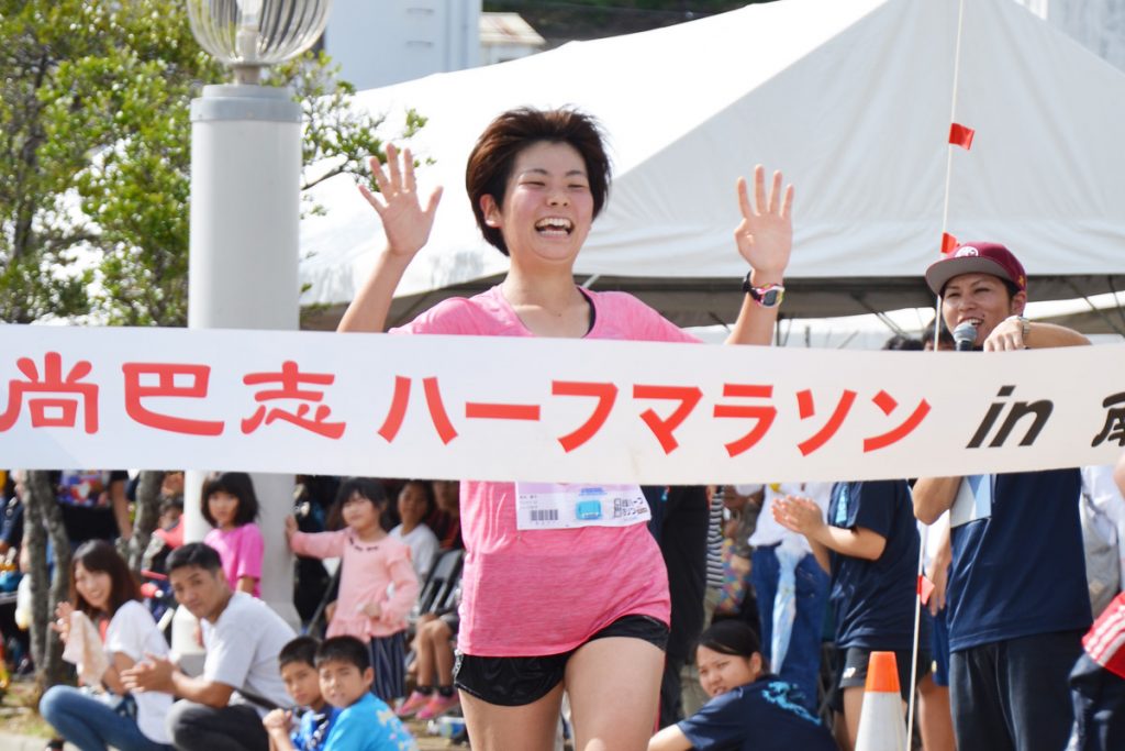第17回尚巴志ハーフマラソン　濱崎が大会2連覇・女子は岡本が初優勝