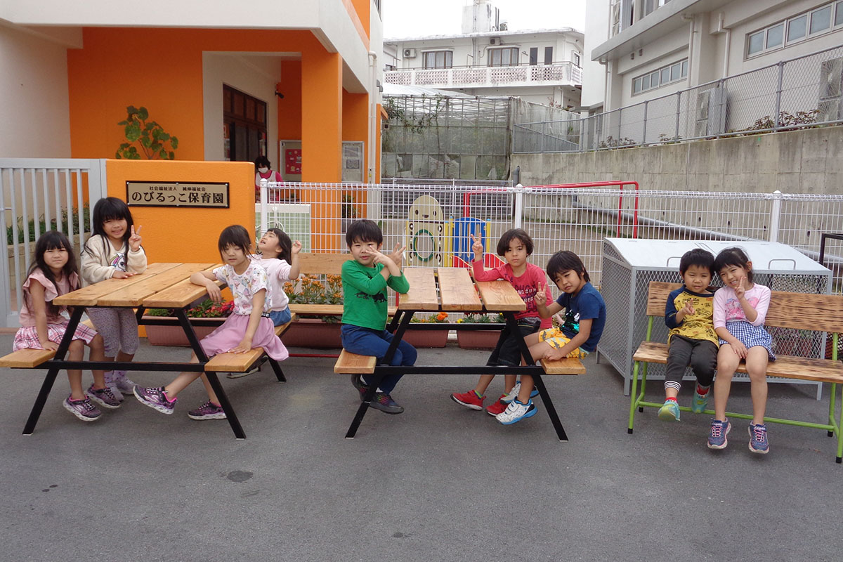 美里工業高校の生徒が製作したテーブルベンチ のびるっこ保育園へ寄贈（2022/03/04）