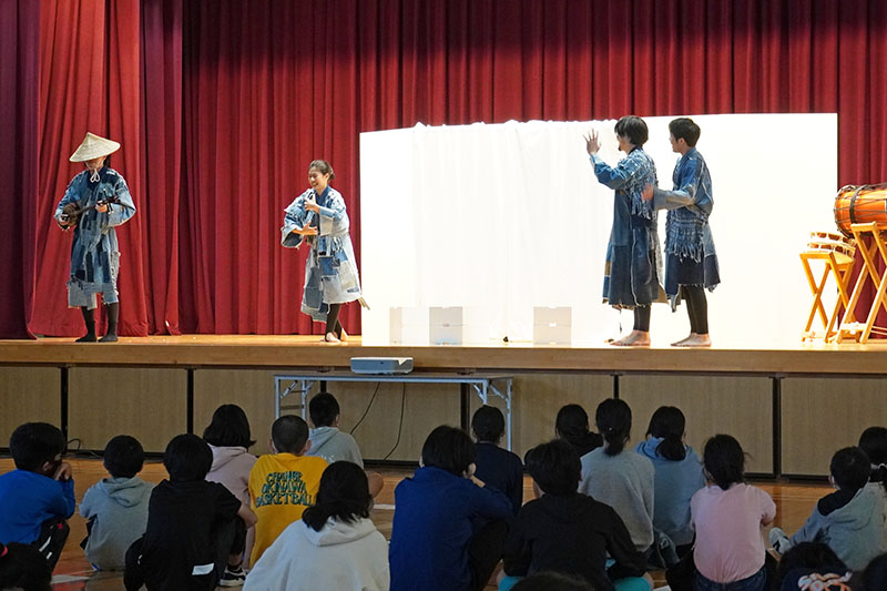 地域の民話を演劇で上演　大里北小の5・6年生が観賞（2022/03/03）