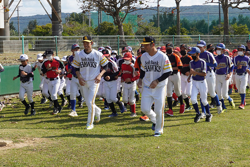 「プロ野球沖縄県人会」６選手が野球教室。市出身の嶺井捕手が活躍を誓う（2022/12/28）