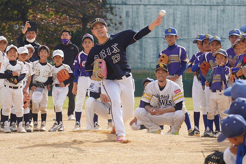 「プロ野球沖縄県人会」６選手が野球教室。市出身の嶺井捕手が活躍を誓う（2022/12/28）