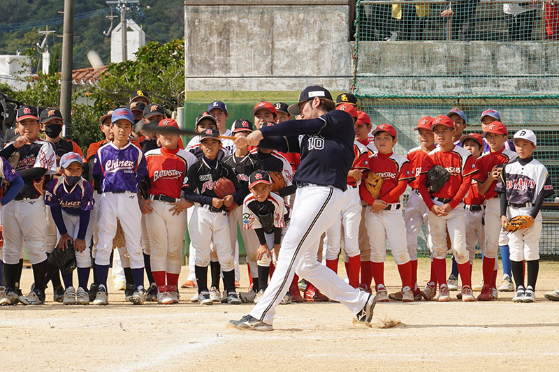 「プロ野球沖縄県人会」６選手が野球教室。市出身の嶺井捕手が活躍を誓う（2022/12/28）