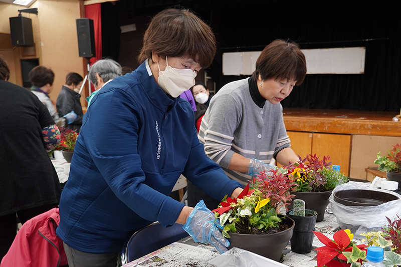 南城市女性会が寄せ植えワークショップを開催（2023/12/21）