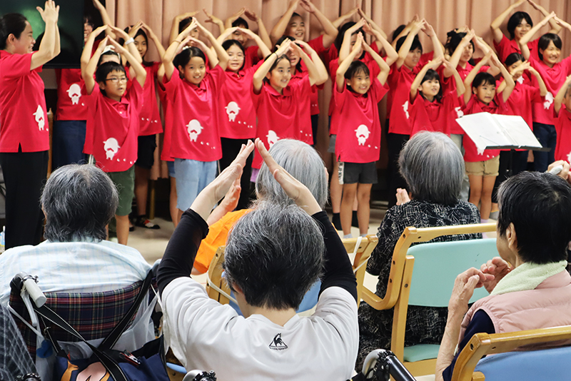 ジュニアコーラスが福祉施設でミニコンサート♪夏季合宿の成果を披露（2024/08/07〜08/08）