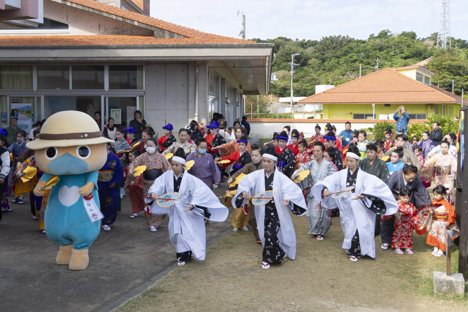 なんじぃも交えて奉納演舞