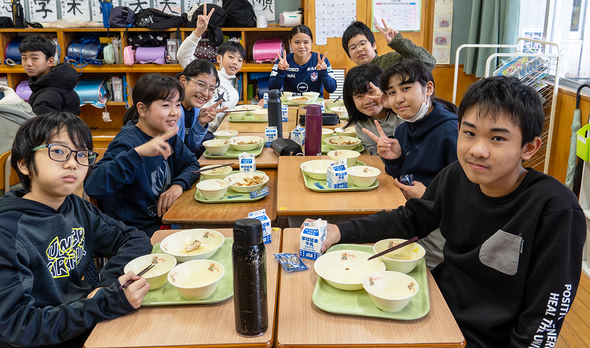 アルビレックス新潟レディースが小学校で給食交流（2025/02/13）
