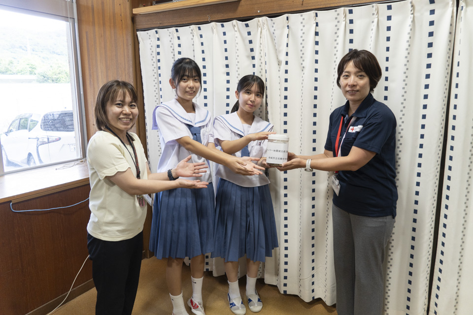 佐敷中学校からミャンマー地震被災者支援の寄付