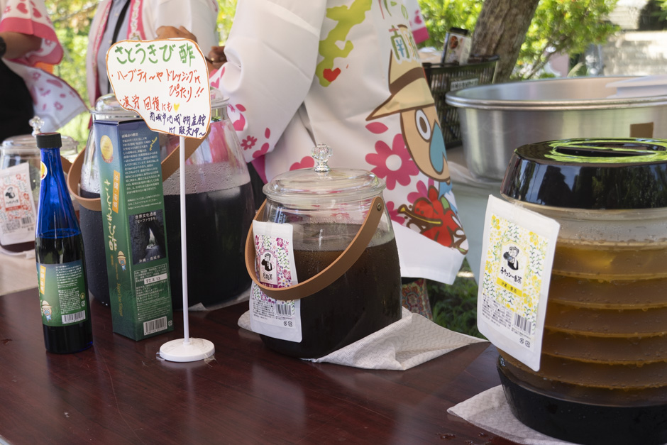 ハートの日、ハーブでおもてなし 観光協会が斎場御嶽来訪者へ