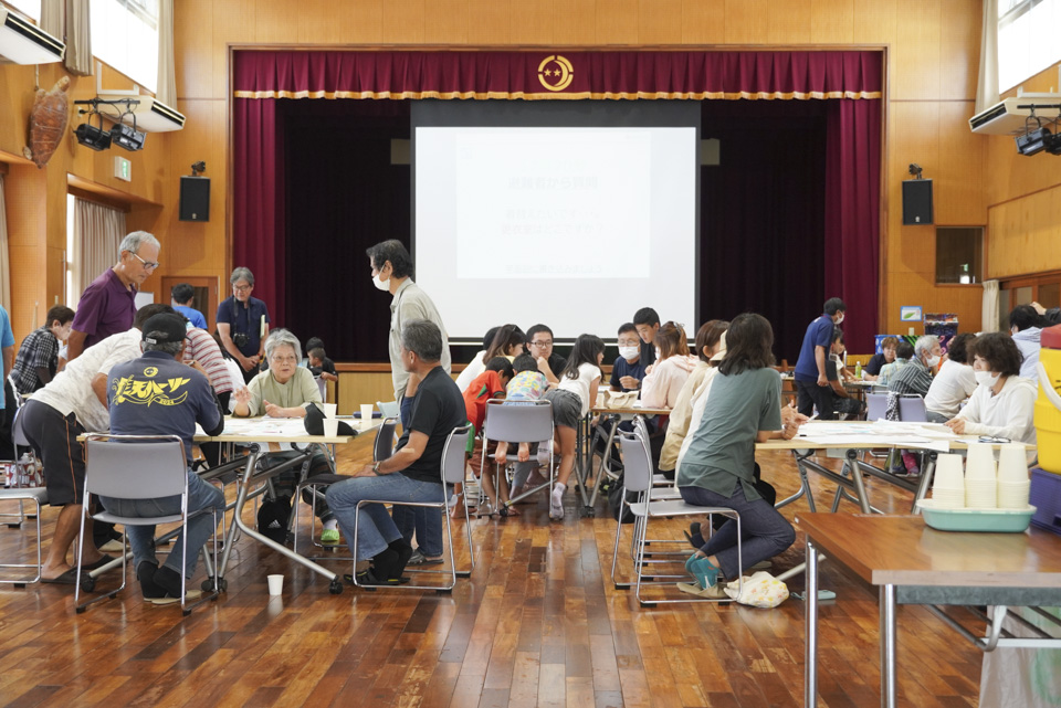津波古区で赤十字防災セミナー「避難所運営ゲーム」