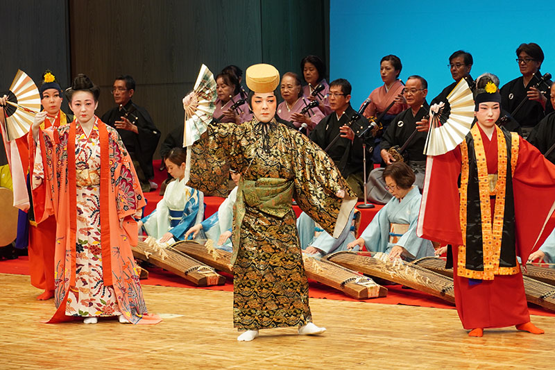 芸能文化の秋を彩る文化協会「芸能公演」 会員が稽古の成果を披露（2025/10/13）