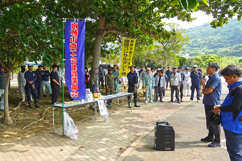 商工会建設業部会と建設コンサルタント会がハーフマラソン大会を前に清掃作業（2025/10/15）
