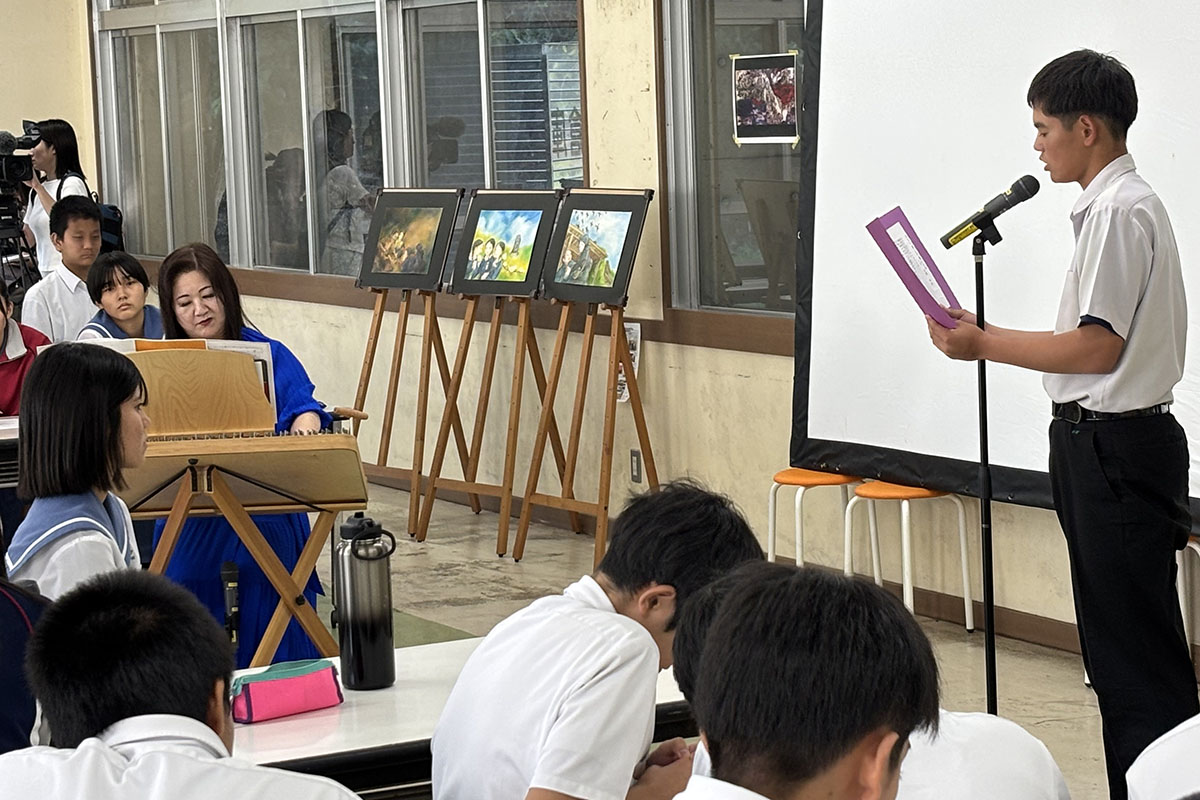 知念中で平和絵本朗読コンサート 生徒が作った平和の詩も披露(2025/10/10)