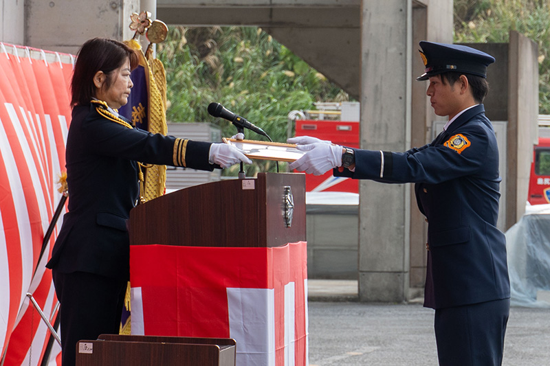 新春の空に誓う地域の安全。島尻消防組合 消防出初め式（2026/01/07）