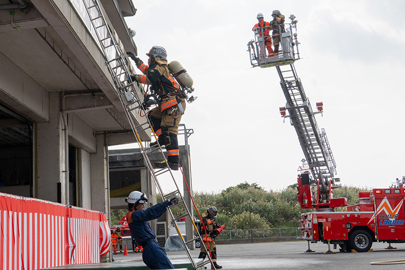 新春の空に誓う地域の安全。島尻消防組合 消防出初め式（2026/01/07）