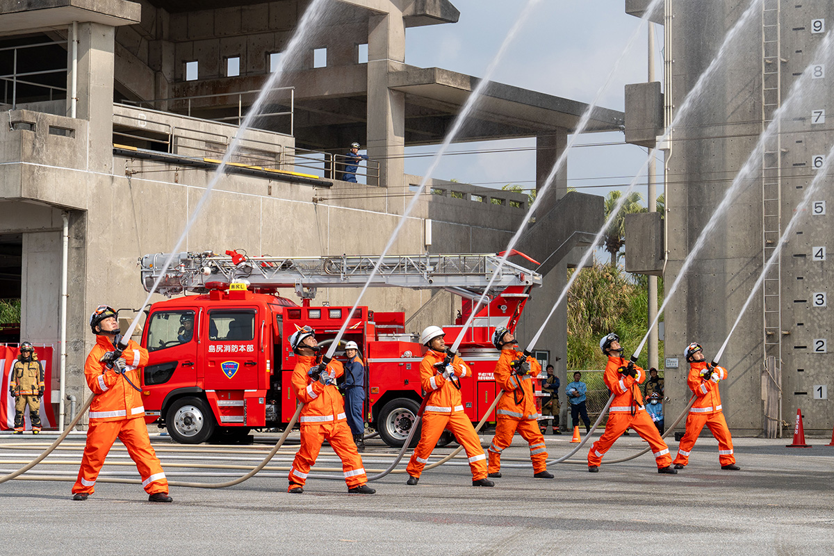新春の空に誓う地域の安全。島尻消防組合 消防出初め式（2026/01/07）