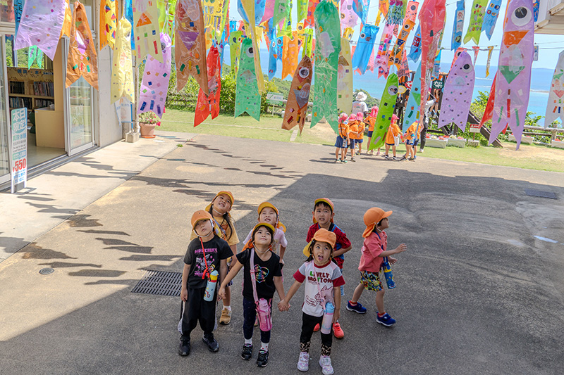 空に映える 園児手作りのこいのぼり（2026/04/27）