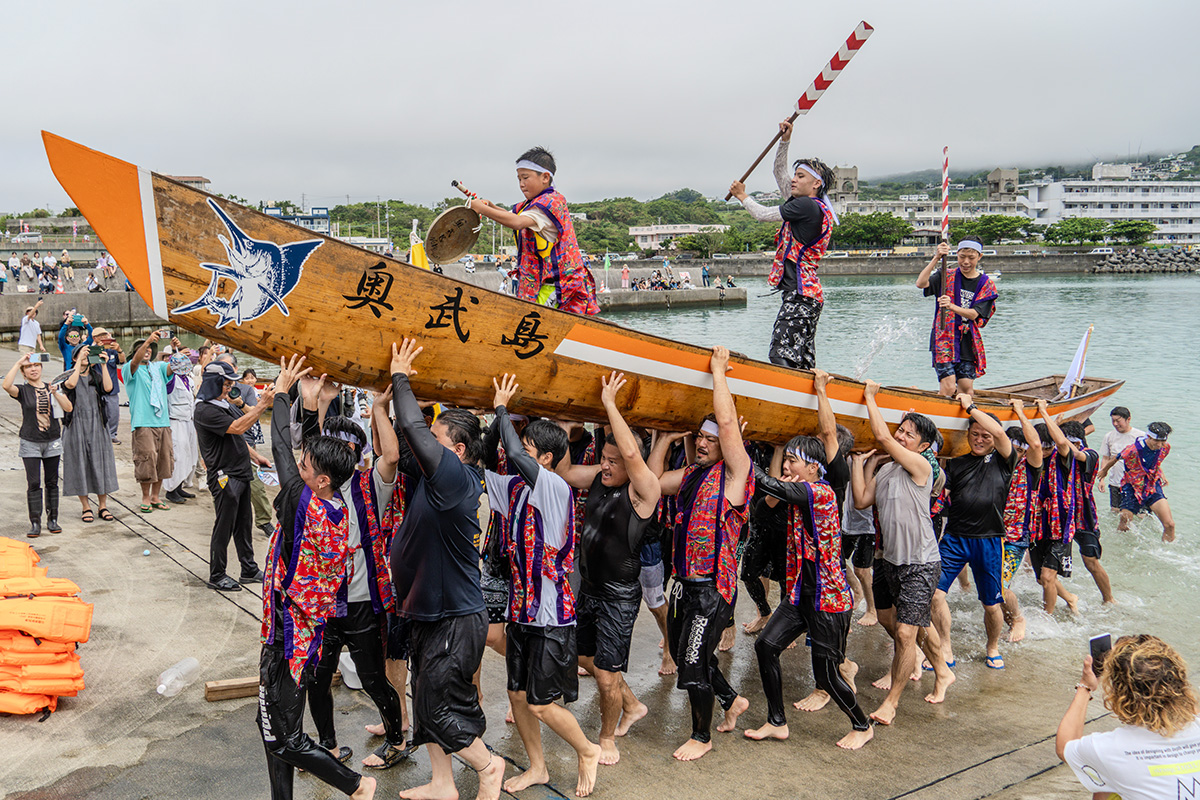 「奥武島ハーリー」豊漁と航海安全を祈願（6月18日開催）