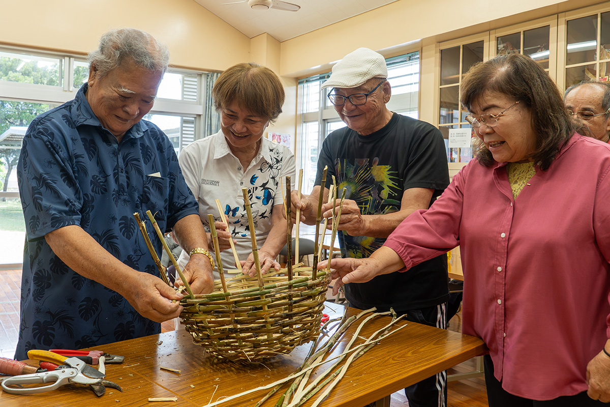 手編みの技を次世代へ。90歳の玉城盛明さんがトウツルモドキ家具作り講習会 （2026/07/30）