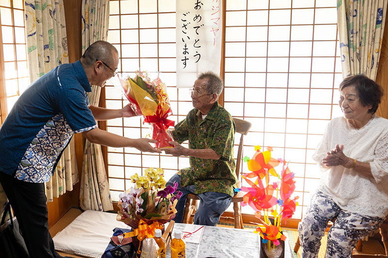 健康長寿を祝う「カジマヤー慶祝訪問」（2026/10/15）