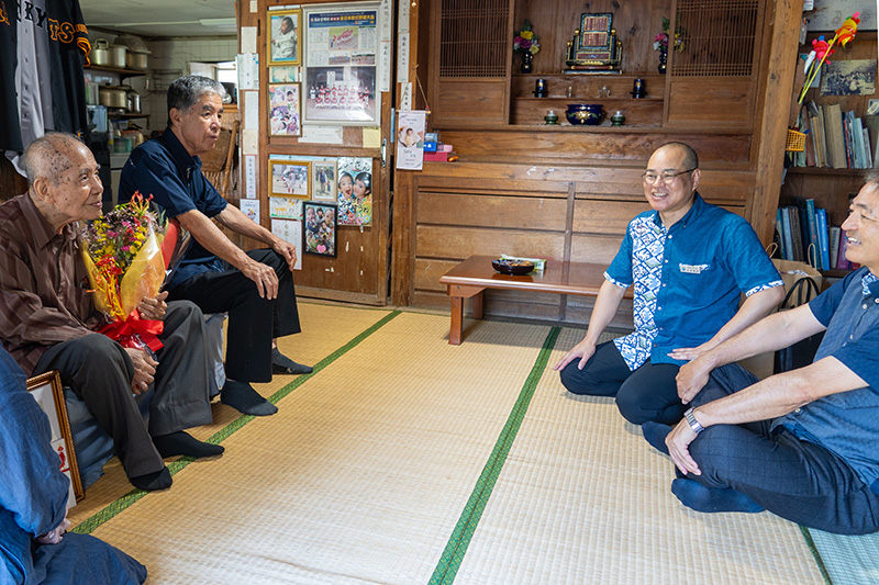 健康長寿を祝う「カジマヤー慶祝訪問」（2026/10/15）